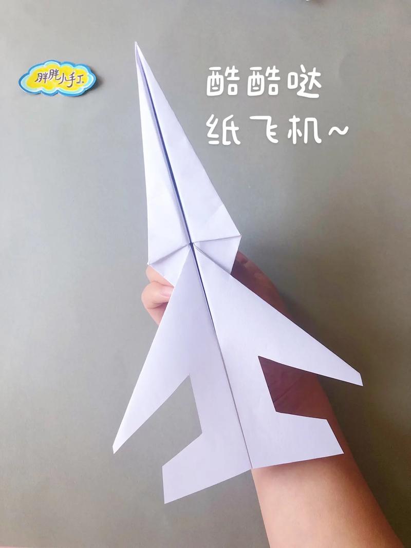 纸飞机教程500米-纸飞机的折法能飞500米