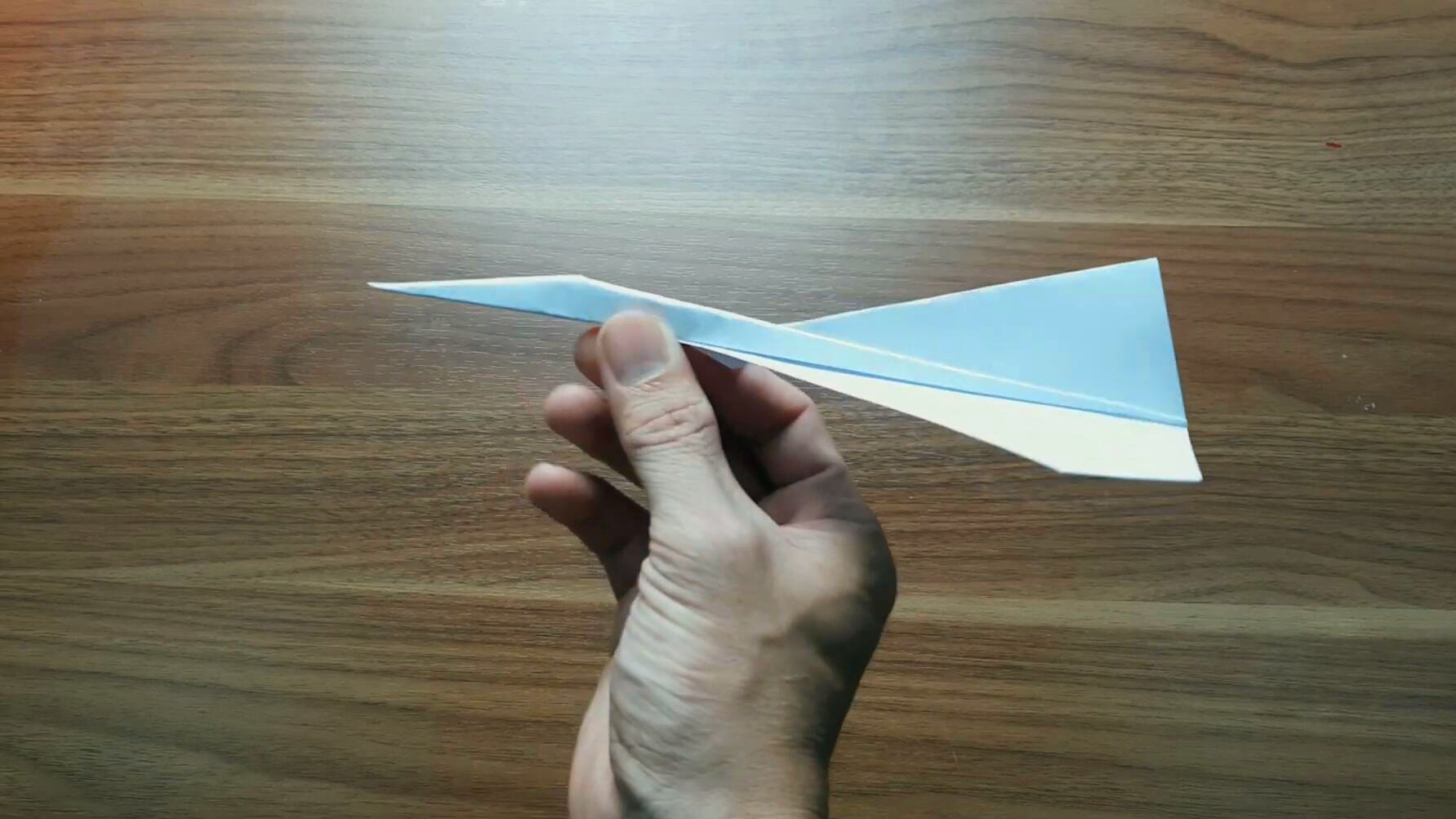 纸飞机一直飞_纸飞机用纸板一直飞