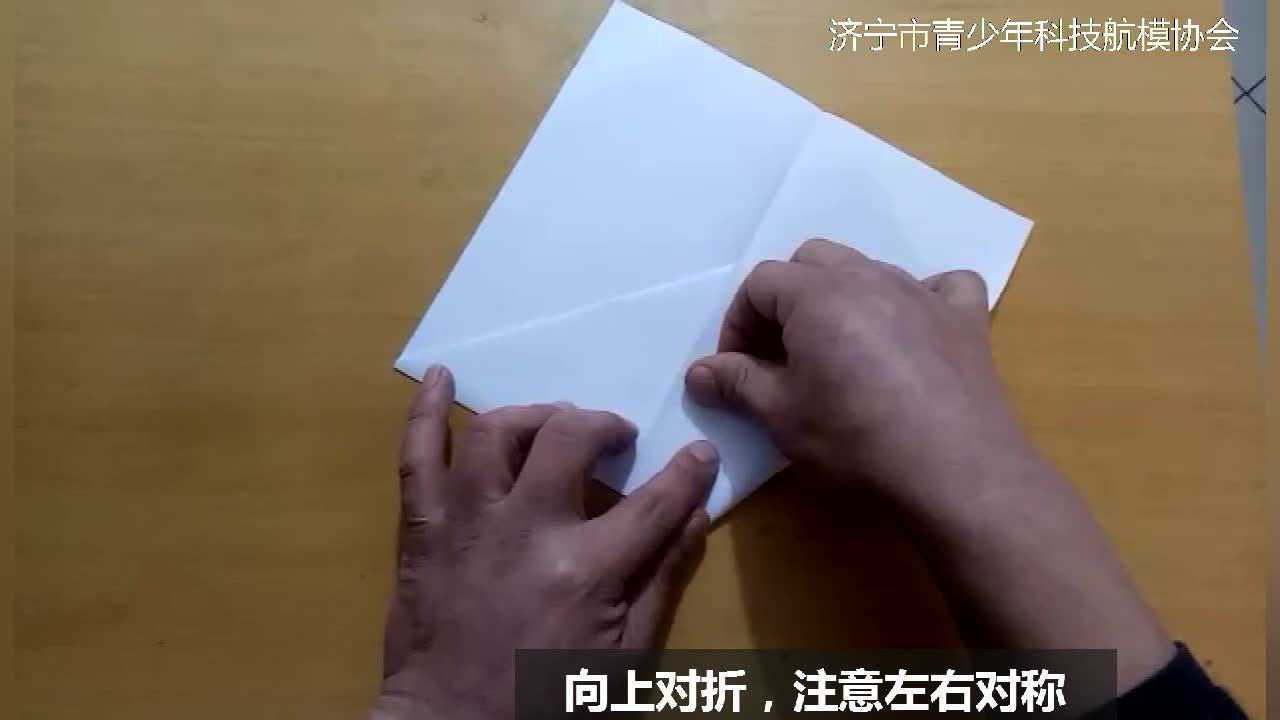 纸飞机怎么玩的视频_纸飞机还能这么玩?教你