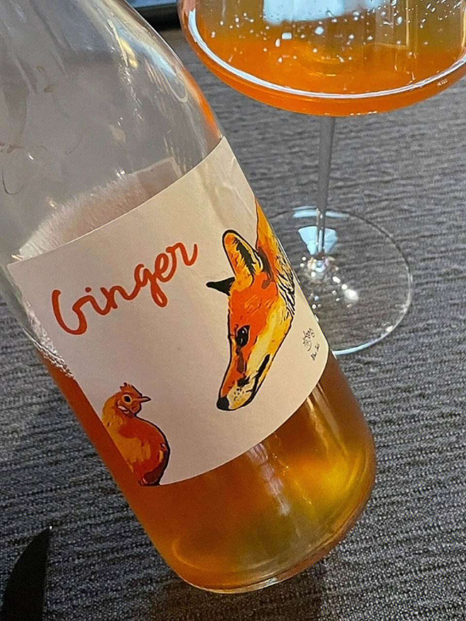 狐狸图案的红酒_红色狐狸的logo