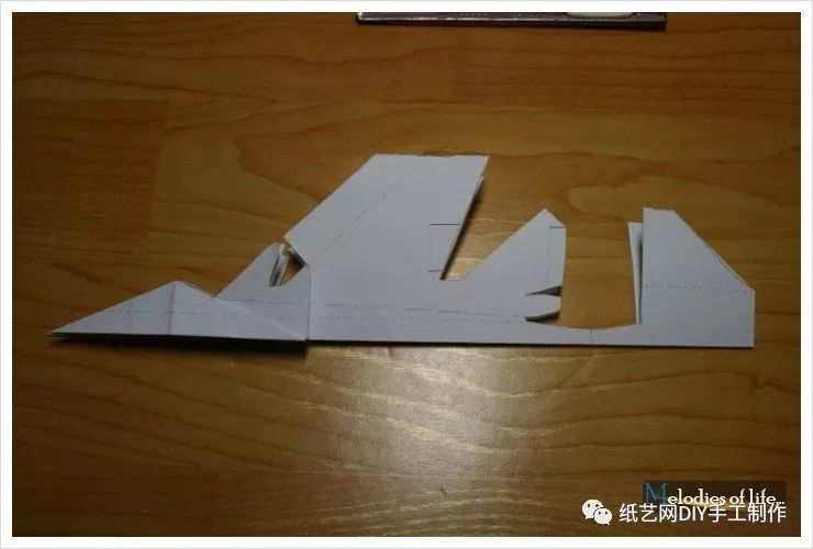 纸飞机安装教程_组装纸飞机的折法