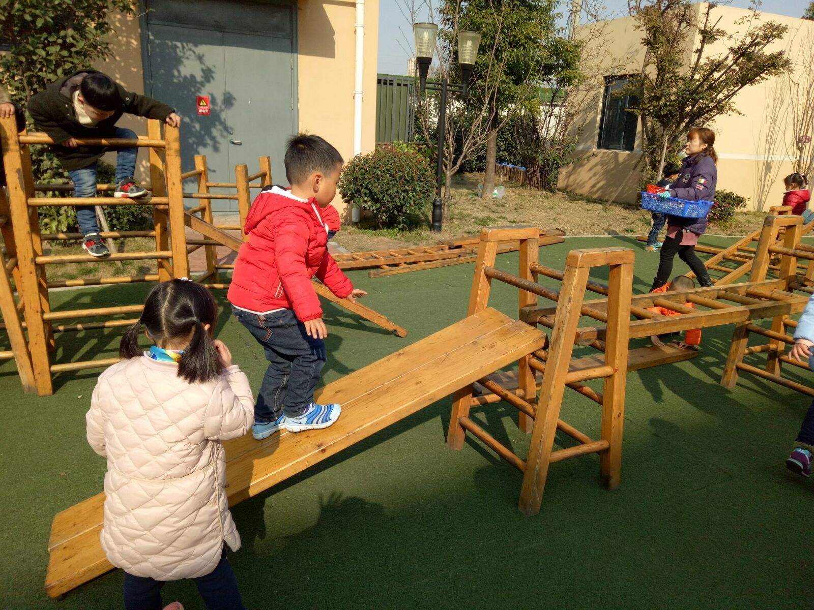 安吉梯子搭建自主游戏视频-安吉游戏梯子玩法和规则图片