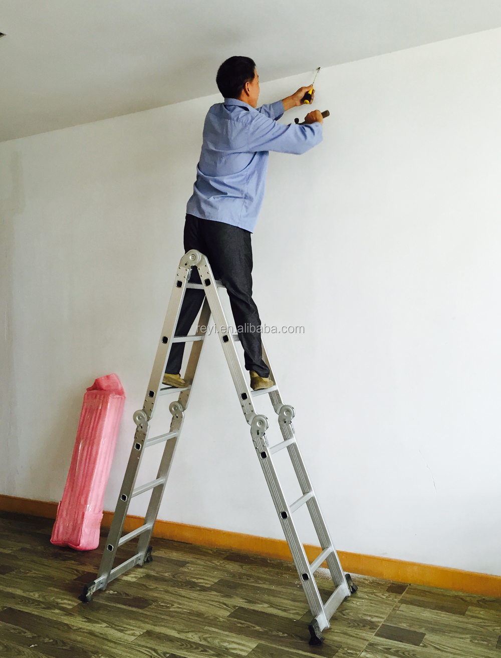 斜梯上工作梯子与地面斜角多少度-梯子上工作时梯与地面的斜角度应为多少度