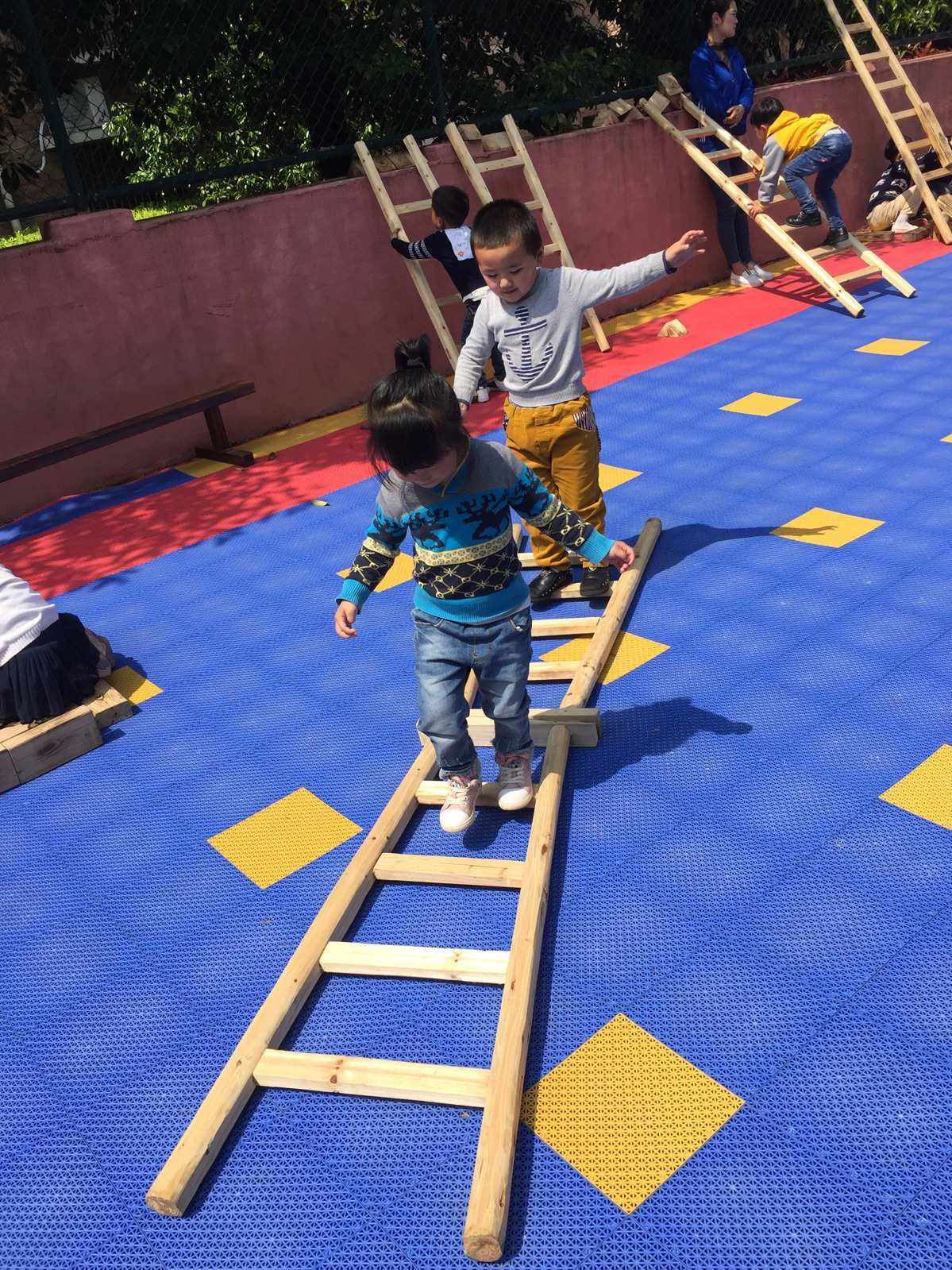 安吉梯子主题活动-安吉游戏梯子玩法和规则图片