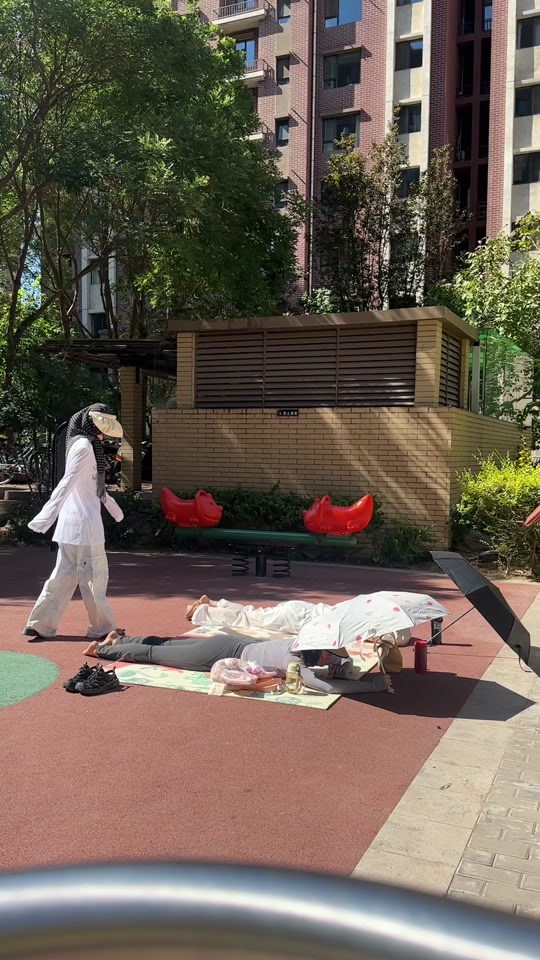 女子称晒背2小时后排出宿便的简单介绍