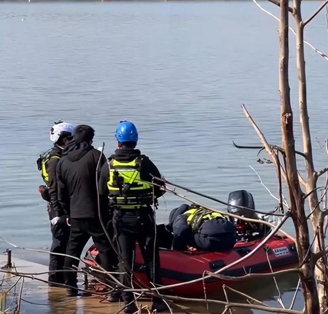 失联飞行员遗体被寻获-32岁飞行员遗体被寻获